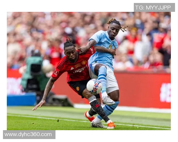 足总杯激战曼联轻取国米红牌事件引发全场热议与转会传闻 足总杯激战曼联轻取国米红牌事件引发全场热议与转会传闻