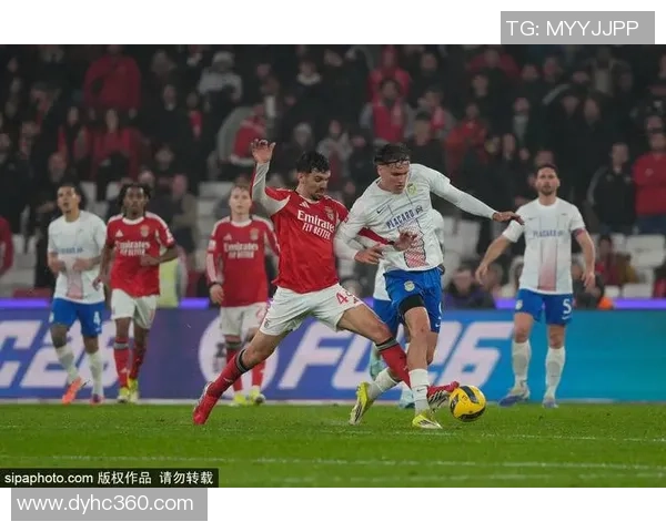 世界杯焦点战本菲卡与马竞平局红牌事件引发全场热议分析 世界杯焦点战本菲卡与马竞平局红牌事件引发全场热议分析