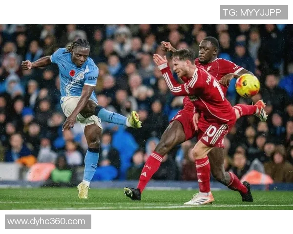 英超激战波尔图与利物浦交锋以平局收场全场气氛紧张刺激