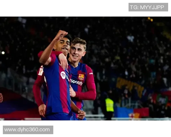 西甲激战:那不勒斯与波尔图战成平局精彩瞬间引发全场热烈反响 西甲激战:那不勒斯与波尔图战成平局精彩瞬间引发全场热烈反响